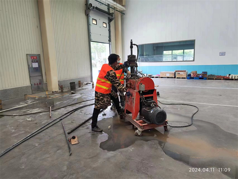 秀屿厂房地面下沉塌陷注浆加固施工